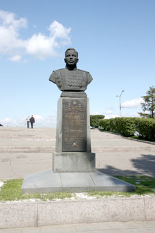бюст Белобородова в Иркутске