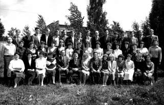 С выпускниками вечернего института при ВНИИЭМ. 1983 г.